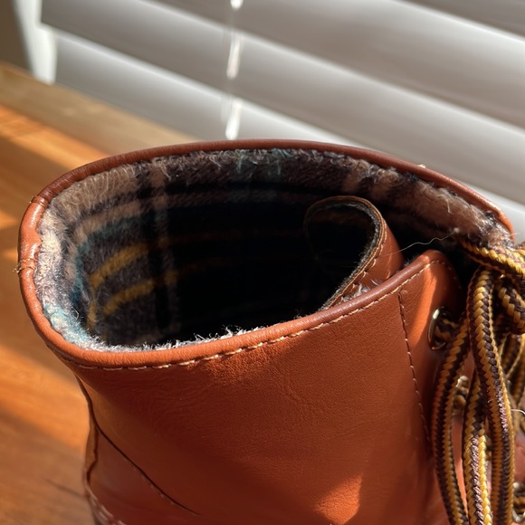 Duck boots worn once. Perfect condition. Size 6. - Picture 4 of 4